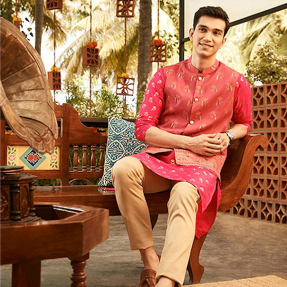 https://fitdrop.in/products/men-magenta-pink-golden-floral-printed-thread-work-floral-kurta-2