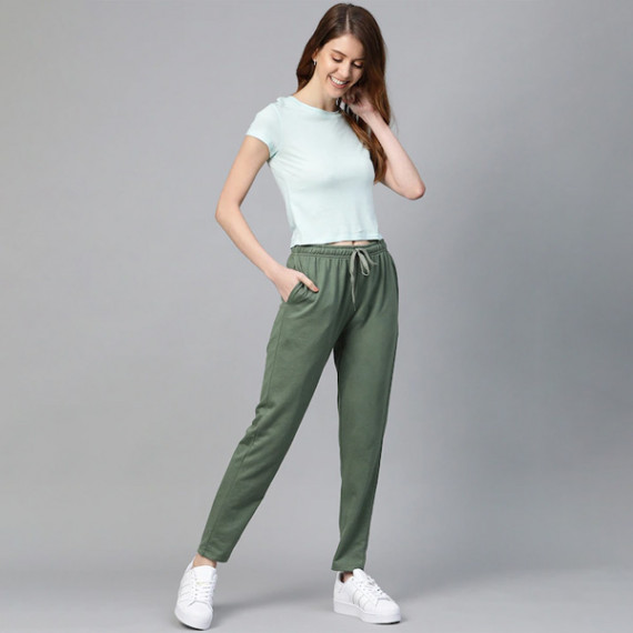 https://fitdrop.in/products/women-black-solid-side-stripes-cropped-track-pants