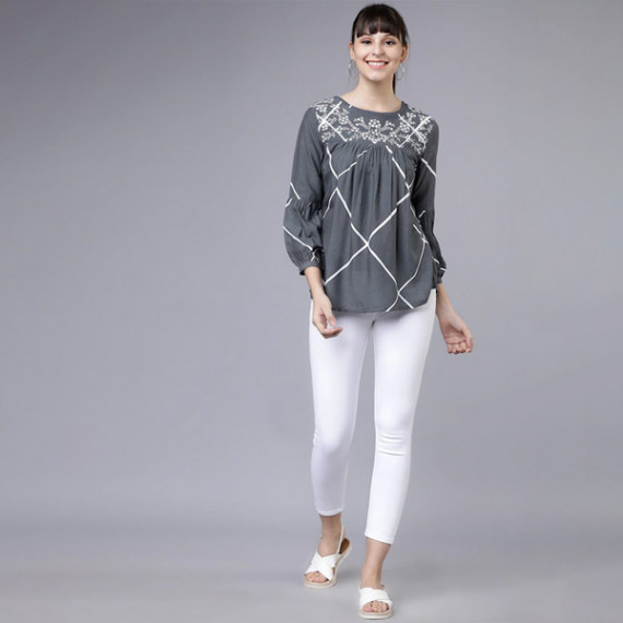 https://fitdrop.in/products/women-grey-and-white-printed-a-line-top