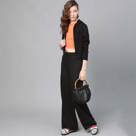 https://fitdrop.in/products/women-black-regular-fit-solid-wide-leg-track-pants