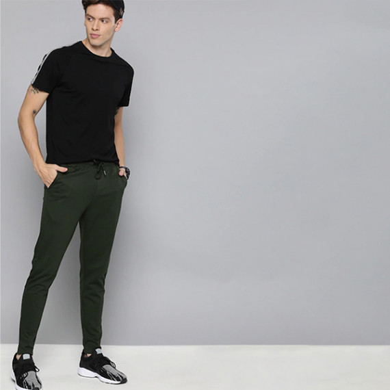 https://fitdrop.in/products/men-olive-green-straight-fit-solid-track-pants