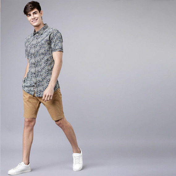 https://fitdrop.in/products/men-khaki-solid-slim-fit-regular-shorts