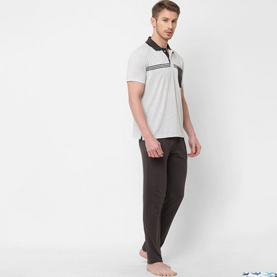 https://fitdrop.in/products/men-white-grey-striped-pure-cotton-night-suit