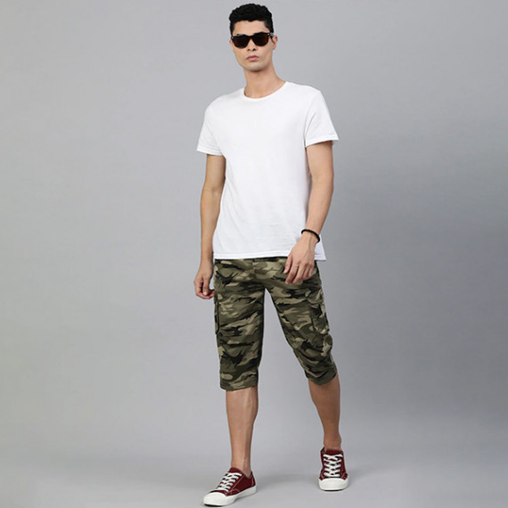 https://fitdrop.in/products/men-olive-green-beige-camouflage-printed-pure-cotton-34th-cargo-shorts